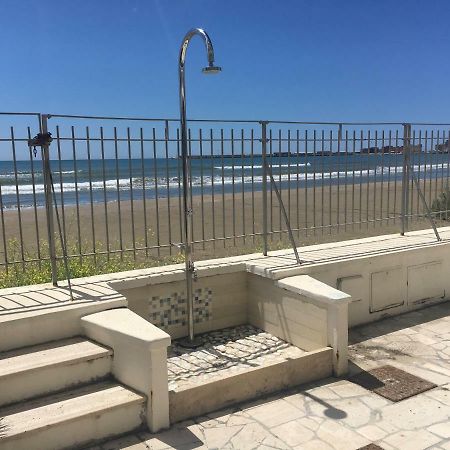 La Casa Sulla Spiaggia Apartment เน็ตตูโน ภายนอก รูปภาพ