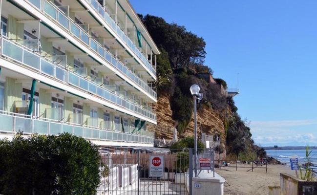 La Casa Sulla Spiaggia Apartment เน็ตตูโน ภายนอก รูปภาพ