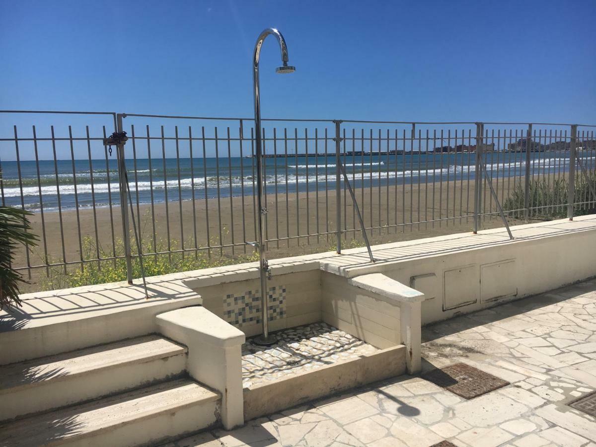 La Casa Sulla Spiaggia Apartment เน็ตตูโน ภายนอก รูปภาพ